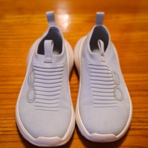 OOFOS Light Blue Slip-On OH-MY shoes, Size 6.5